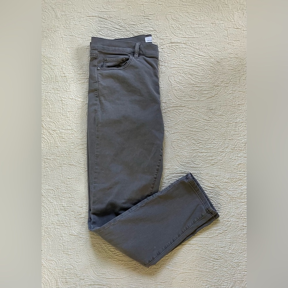 The LOFT Women’s gray jeans, like New - size 6